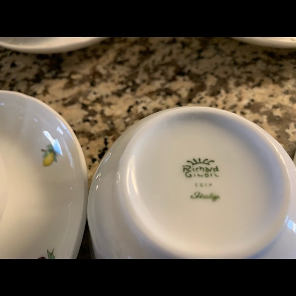 Tea cups and saucers - Picture 4 of 4